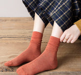 【現貨】 $29 購買 秋冬復古色系中筒女裝襪1套5對，平均$5.8/對 !!