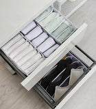 【現貨】 $19 購買內衣褲襪子收納網格盒1套3件，[A] 灰色，[B] 白色